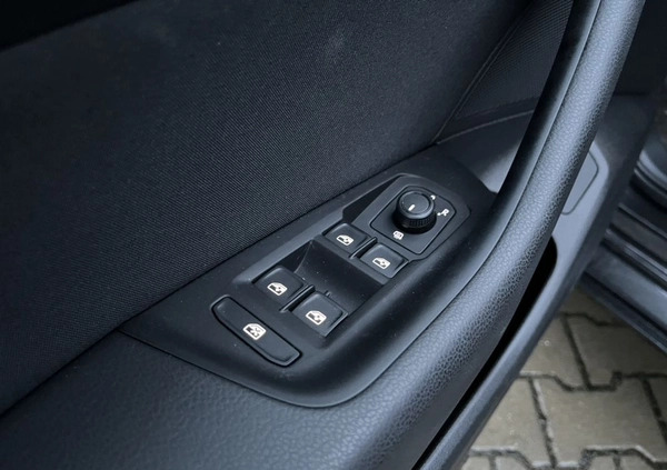 Volkswagen Passat cena 67900 przebieg: 67000, rok produkcji 2019 z Siedlce małe 67